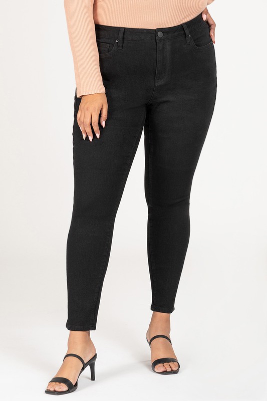 PLUS SIZE DENIM